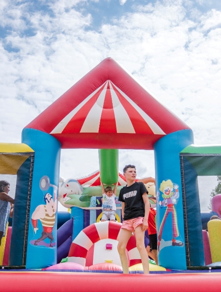 kinderspiele auf dem familiencampingplatz in sarlat