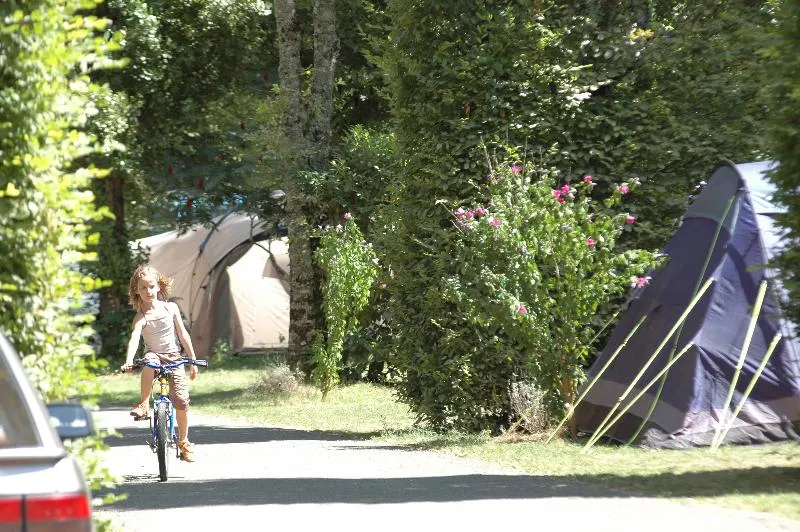 ruhiger campingplatz in der nähe von sarlat in der dordogne