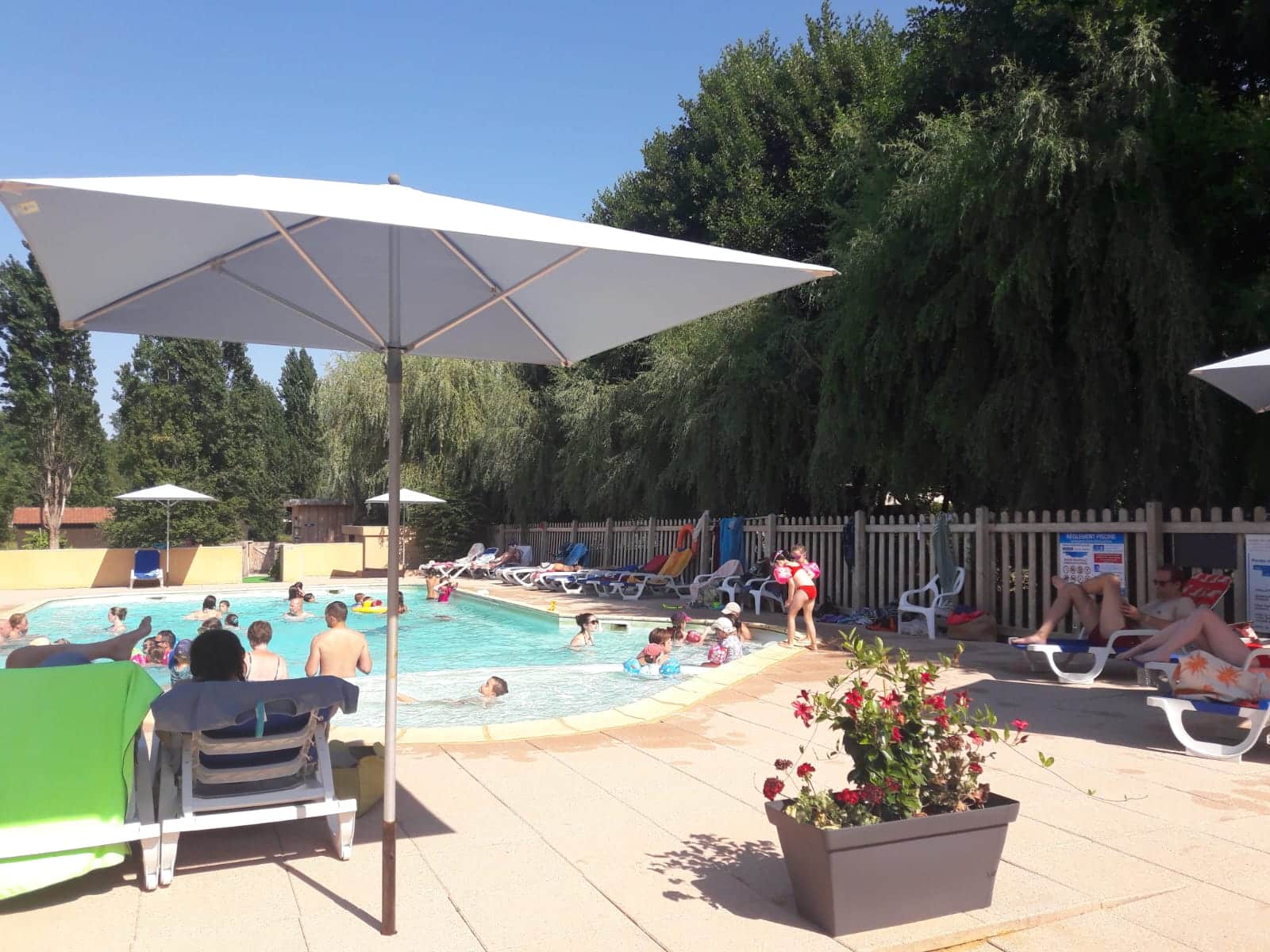 campsite with swimming pool sarlat
