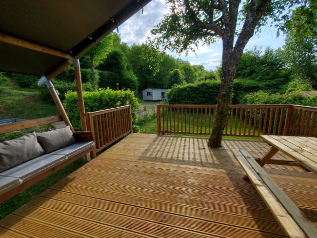 terrasse tente aménagée dordogne