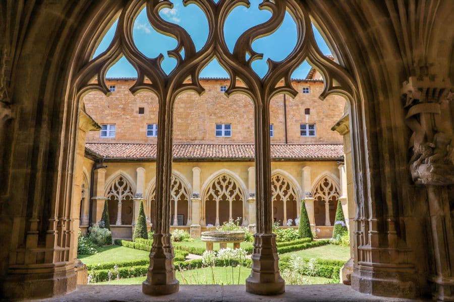 abbaye de cadouin périgord