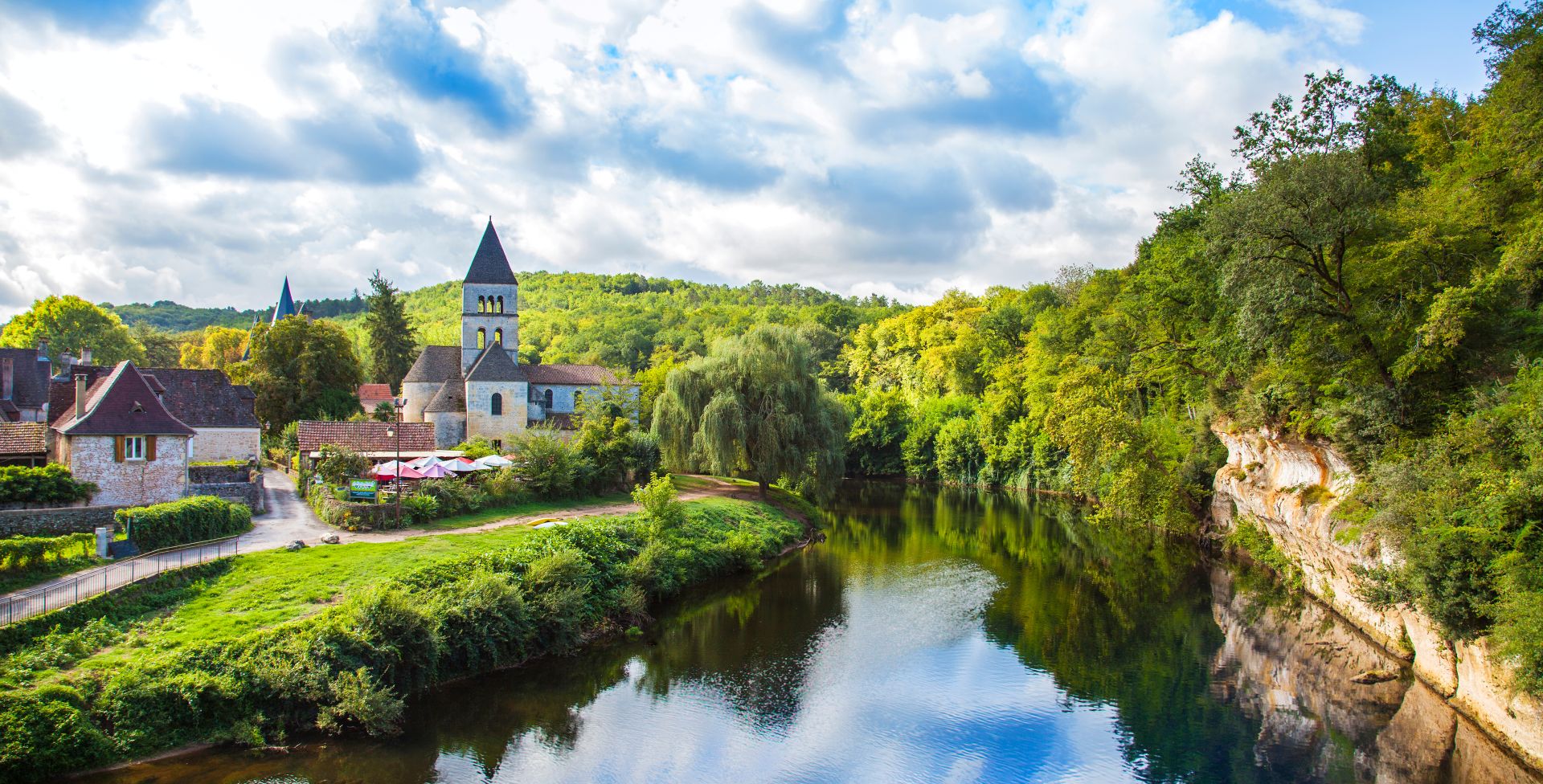 village périgord Saint-Léon-sur-Vézère